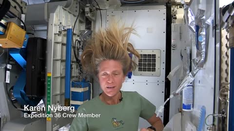 Karen Nyberg Shows How You Wash Hair in Space