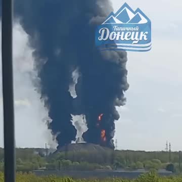 Ukraine War - Video of the fire from the oil depot in Makiivka