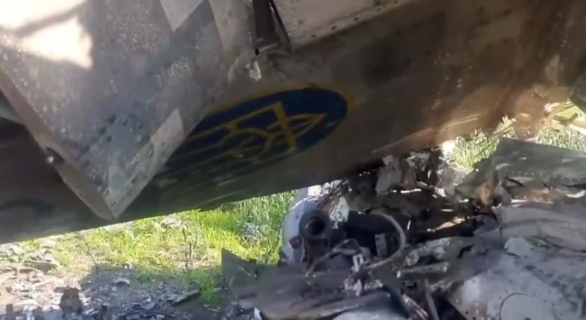 A downed Ukrianian SU25 near Donbass.