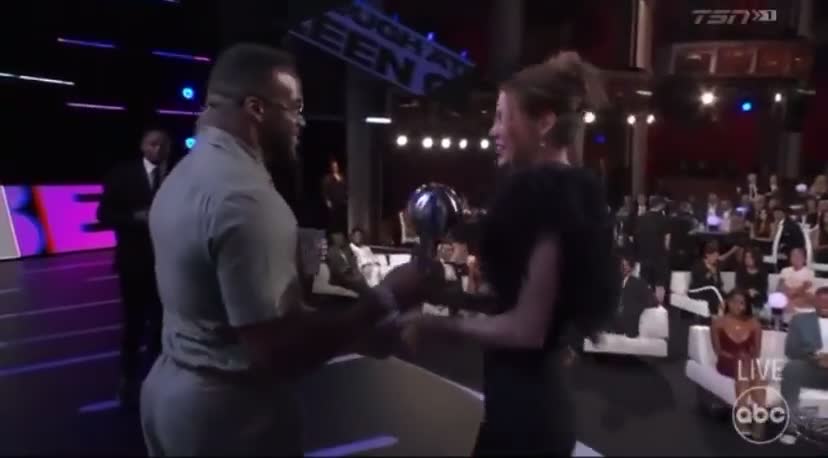 ESPN just gave an ESPY for “Breakout Athlete” to Eileen Gu 🤬