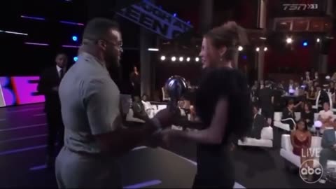 ESPN just gave an ESPY for “Breakout Athlete” to Eileen Gu 🤬