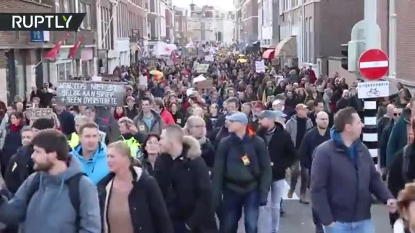 Netherlands | Thousands of Protesters March in the Hague