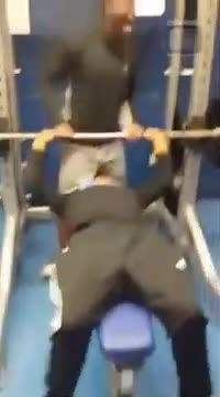 BENCH PRESS FAIL, GUY TRIES TO BENCH PRESS 185 LBS AND FAIL