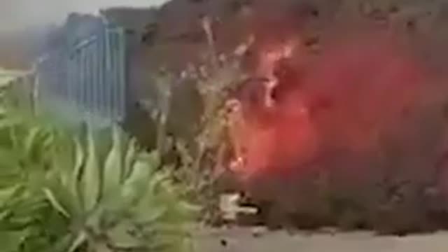 Erupting volcano: lava destroys houses in Canary Islands