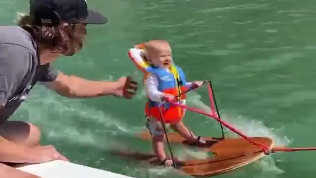 How beautiful the innocence of children is, but a sport not suitable for them🏄♀️