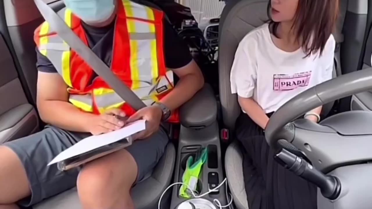 Woman Fails Drivers Test Badly