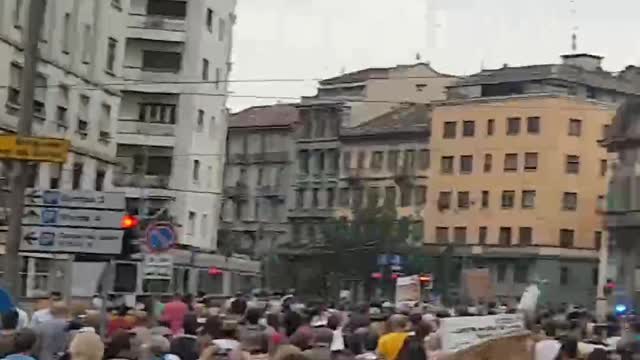 Manifestazioni pacifiche in tutto il mondo