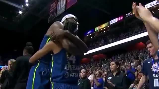 Sylvia Fowles checks out for the final time 😢❤️ | WNBA on ESPN