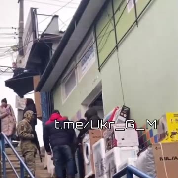 Ukrainian armed press gang attempts to "recruit" but fails