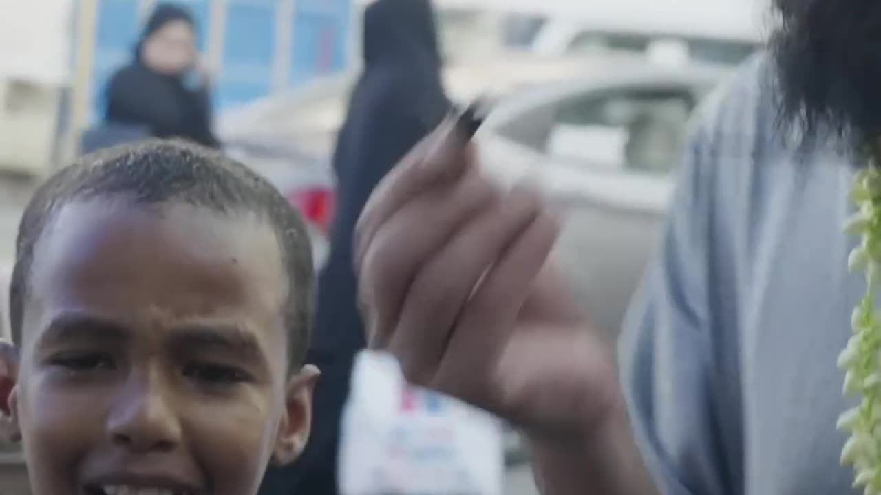 TOUCHING Quran Recitation by Street Boy in Yemen!