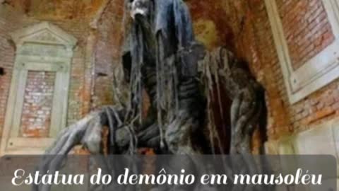 Estátua do diabo na Polônia