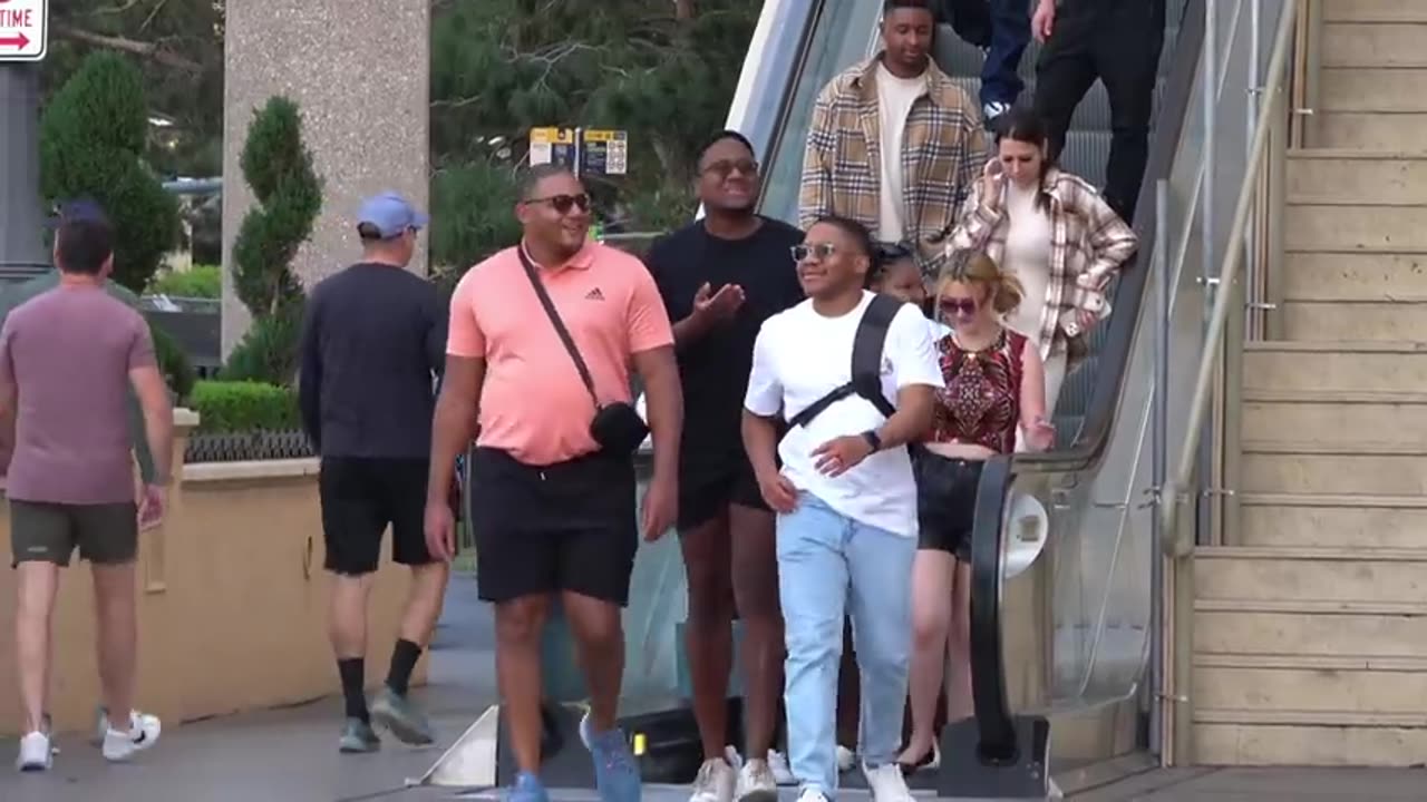 wet-fart-prank-on-the-escalator-jackpot-in-vegas