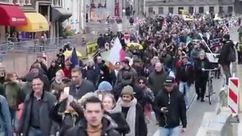 Thousands rally in Amsterdam against COVID restrictions on Saturday