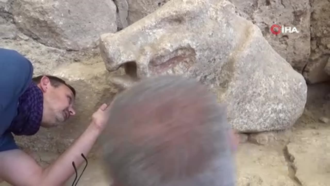 Dünyanın en eski boyalı heykeli Göbeklitepe’de bulundu