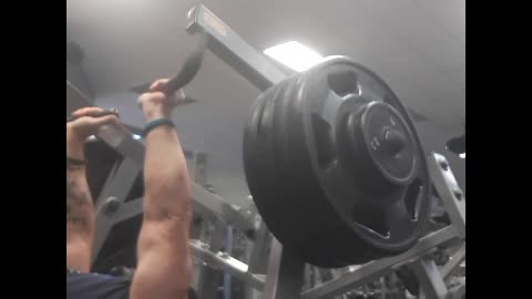 390lbs Hammer flat bench