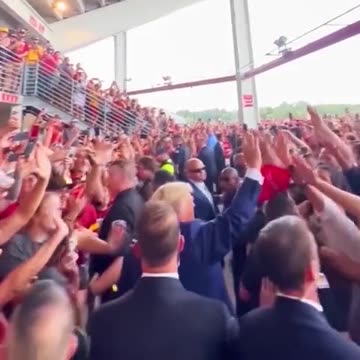 TRUMP Receives Massive Ovation in South Carolina