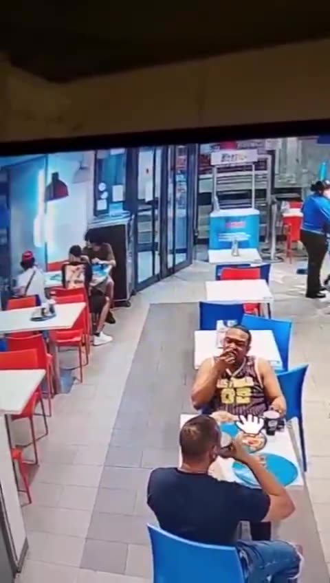 Escopetazo en pizzería