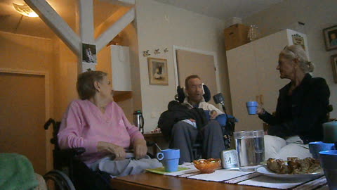 Med mamma och min bror Johnny på Kassakrokens boende. Parkgatan, Landskrona 21 Okt. 2014