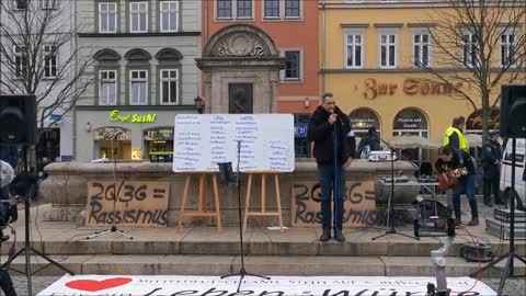 2G und 3G stoppen - Jena, Markt, 20 11 2021 - Gedenkminute, unterbroсhen durсh Polizeidurсhsage