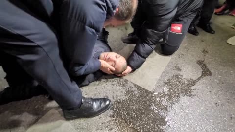 Skandal/ Policia e Shtetit dhunon qytetarët në protestën e njoftuar nga opozita
