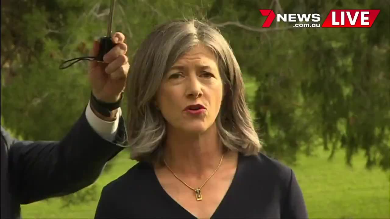 Australia’s top medical chief advises fans to not touch balls kicked into the stands!😂🤣😂