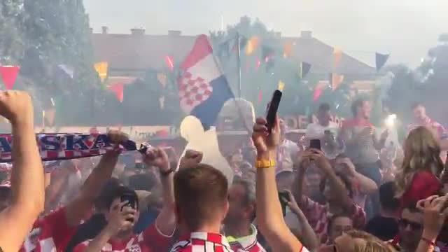 Plenković slavi s navijačima