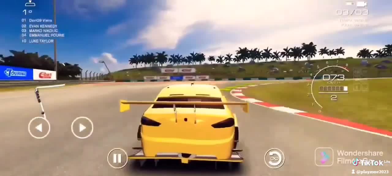 Grid Autosport: barbeiro na estrada