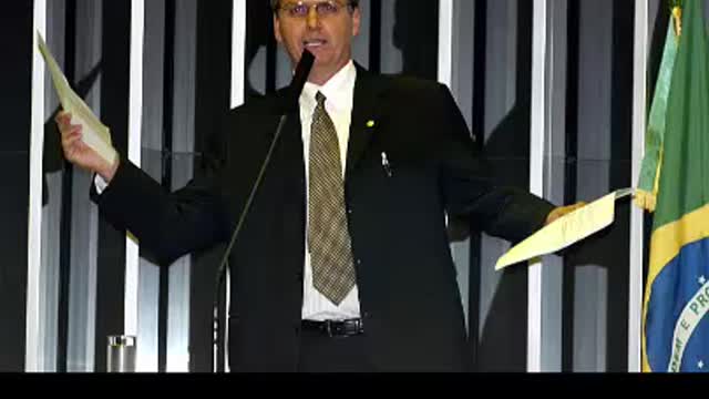 Bolsonaro parabeniza Flávio Bolsonaro (Mar/2005)