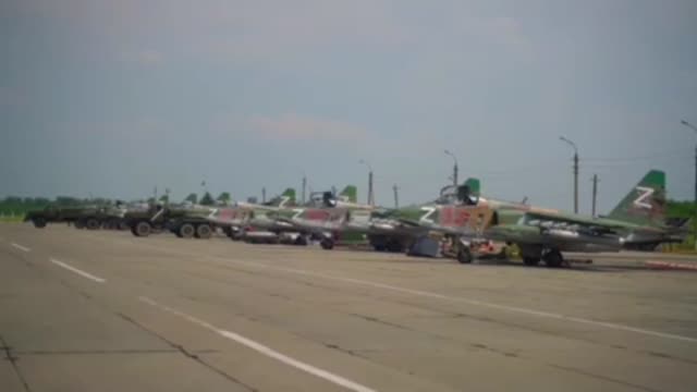 Russian Su-25 "Grach" Close Support Attack Aircraft Hammers Ukrainian Positions & Equipment