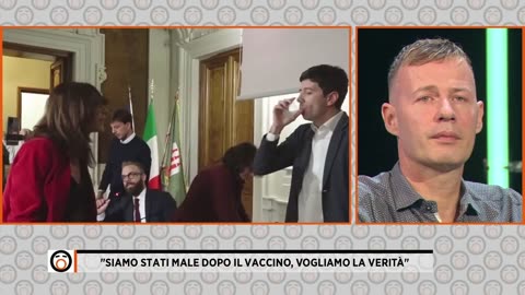 Vaccini, danni dopo la dose: vogliamo la verità - Fuori dal Coro 20/03/2024