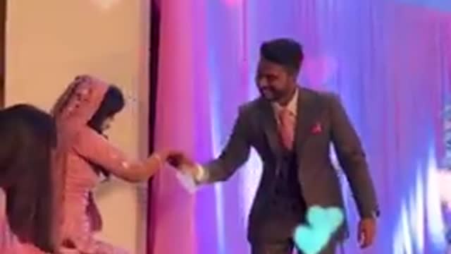 Viral Wedding clip | Romantic Entry Bride falls