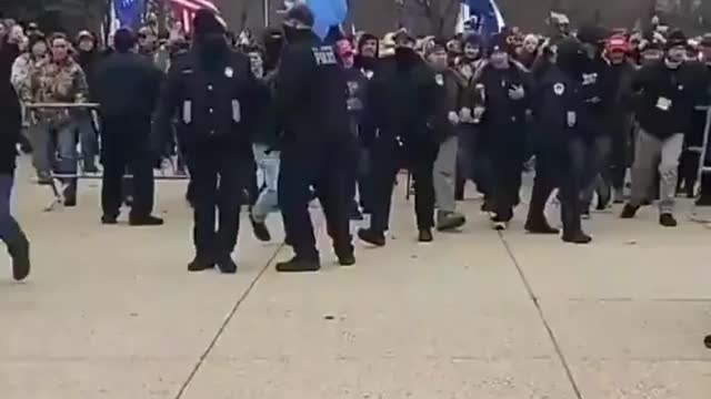 Cops Open Gates For Protesters In DC