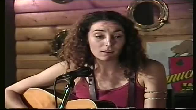 THE SINGING WAITRESS