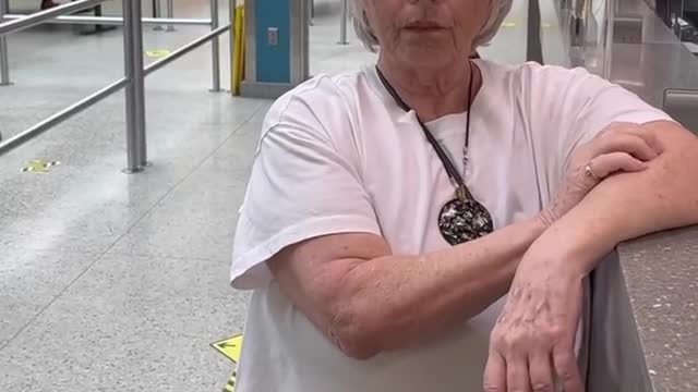 Vaccinated senior issued "quarantine order" for not using Trudeau's tracking app