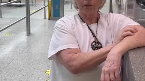 Vaccinated senior issued "quarantine order" for not using Trudeau's tracking app