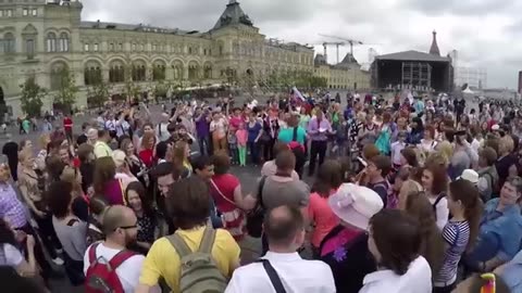 Singing Russia's National Anthem in the center of Moscow