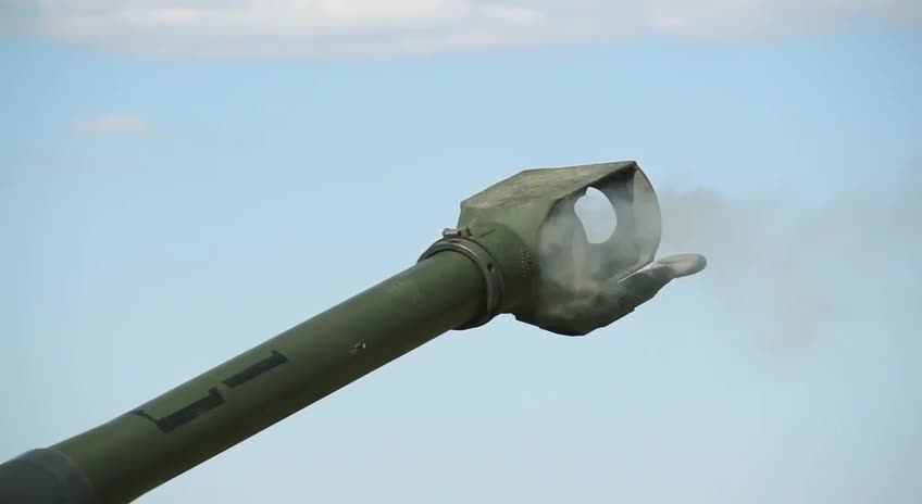 Ukraine War - Ukropeans learn to fire from American M777 howitzers