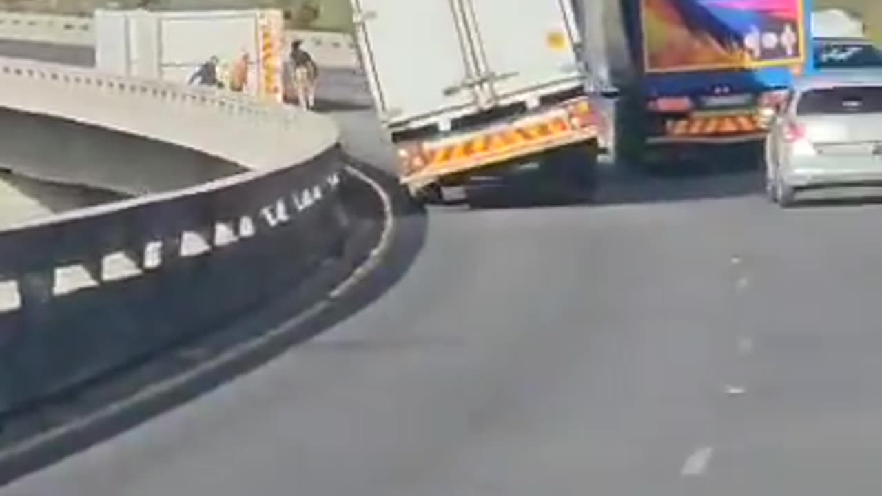 Wind blows truck off bridge near to Cape Town