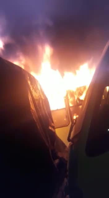 Metrolínea confirmó que cinco vehículos de la empresa MetroCinco Plus afectados por un incendio