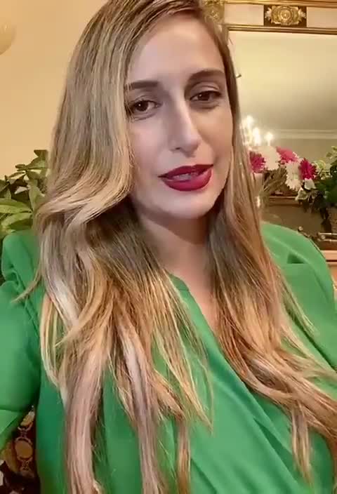 Mujer: Pedro Sánchez es el "profanador de la tumba" del "héroe" Franco de "15 mil judíos"