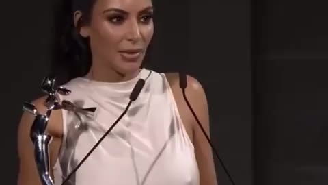 KIM KARDASHIAN | FEELING FREE | LIVE