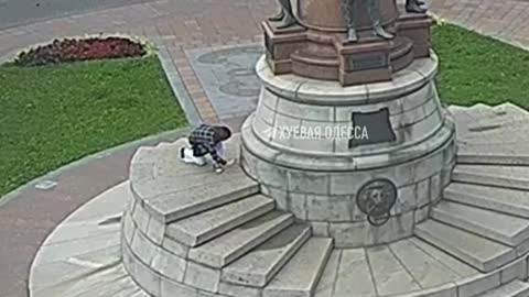 📍Odessa. Activists continue to desecrate memorial to Catherine the Great