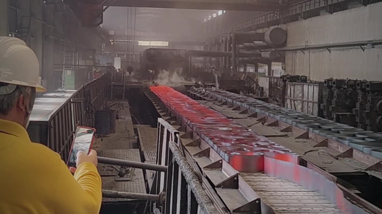 How to turn molten steel into steel strip?