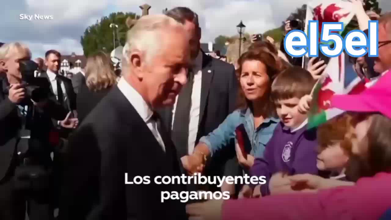 Carlos III tenemos frío el gas es costoso y también pagamos tu desfile