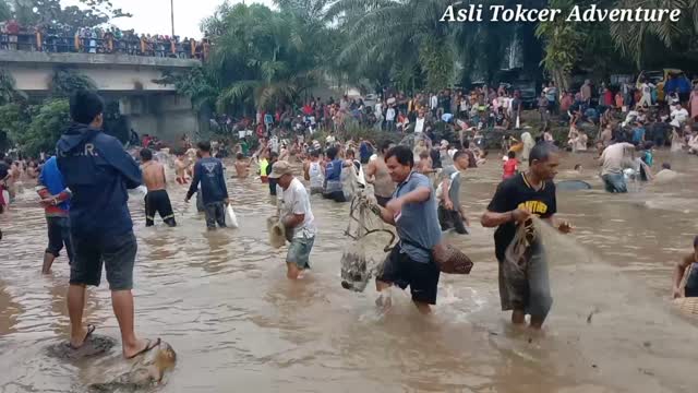 Traditional cast net fishing,,net fishing in river amazong..!!