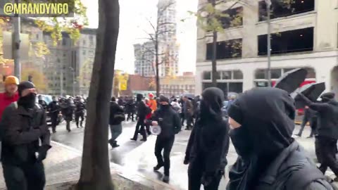 Jan 5 2020 Seattle 1.5 antifa start hitting, kicking police car and police move in to stop them 1