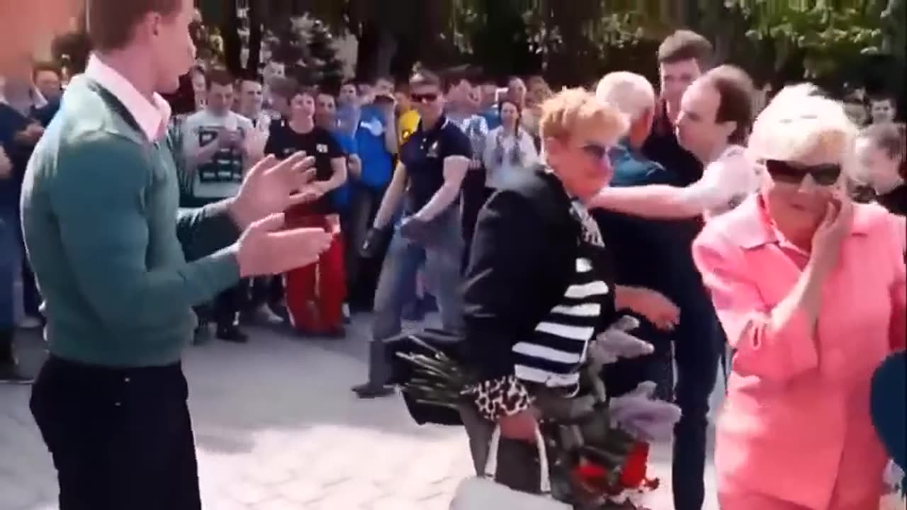 Вот такие настоящие мужчины не зря носят форму!!!. Уважение!