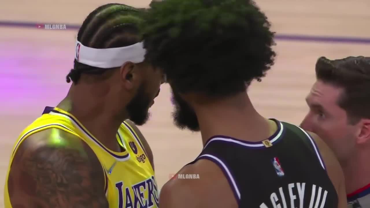 Carmelo Anthony talking trash to Marvin Bagley
