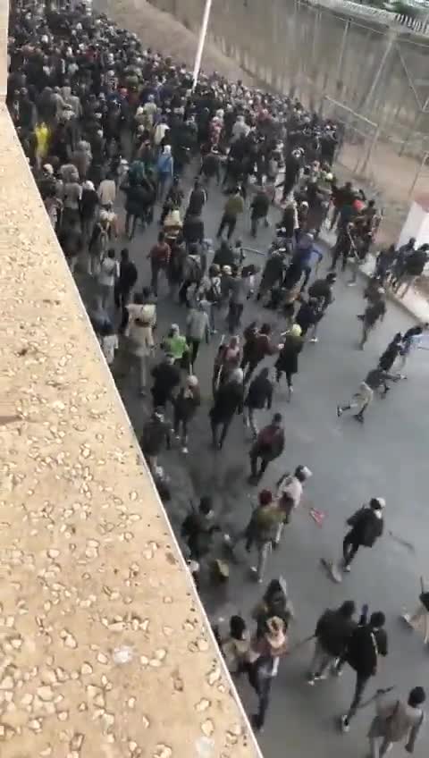 Marokko - Spain: illegal Migrants flood the streets to europe