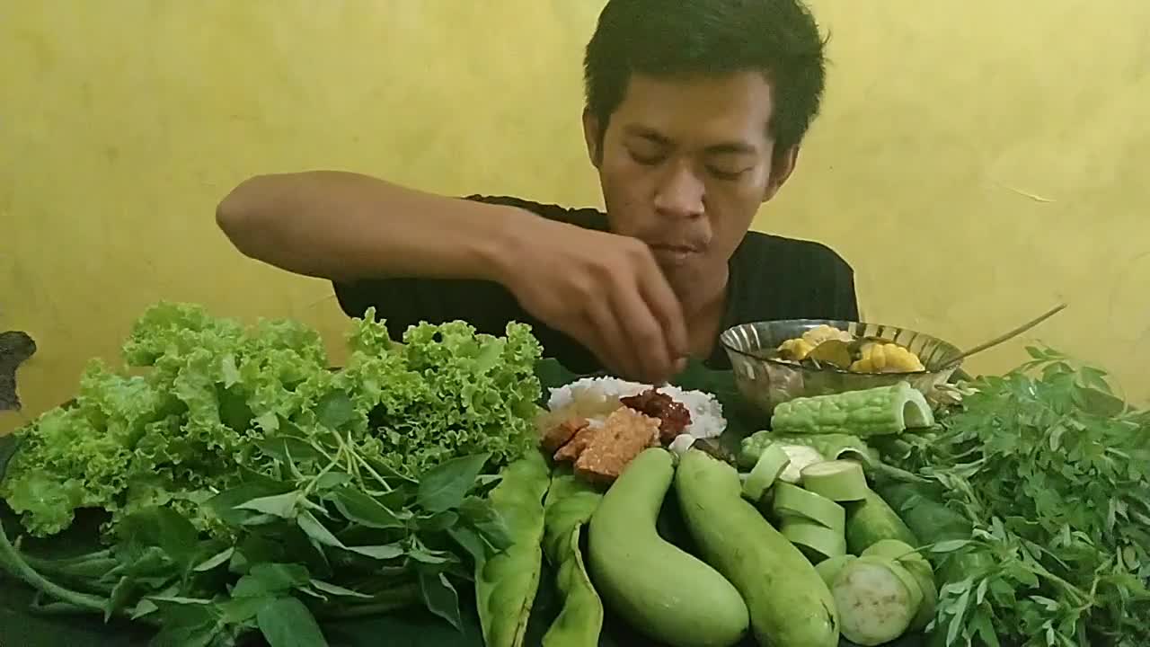 Mukbang lalapan